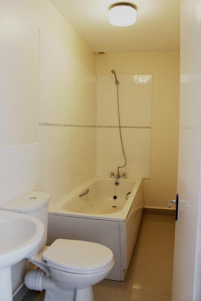 3 bedroom, 1 bathroom flat  Property is offered unfurni 9 Image