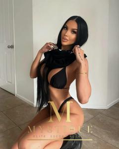 Valentina New Busty Brunette Colombian Escort In