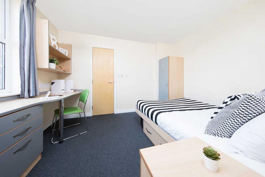 Need Lennon Studios Accommodation in Liverpool 5 Image
