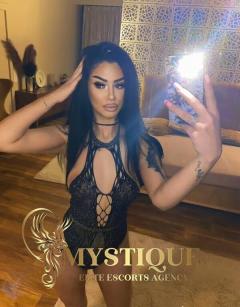 Flory  Elegant Brunette Escort At Mystique Escor