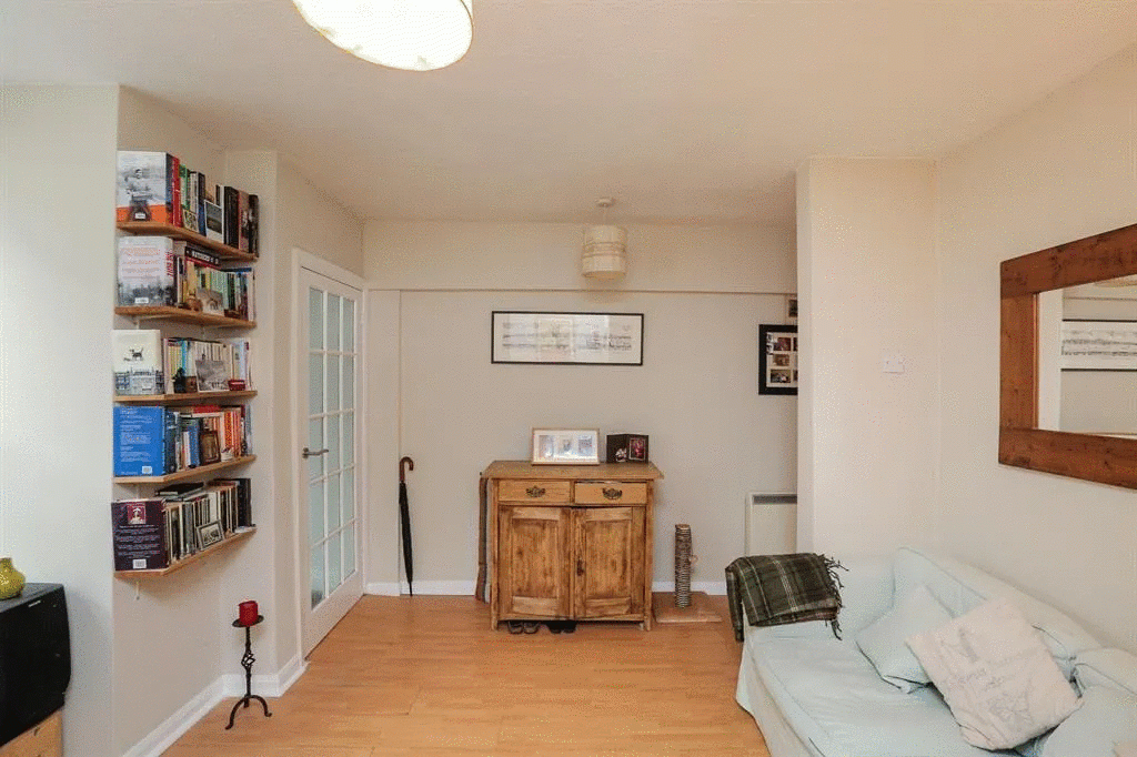 Newly refurbished one bedroom flat 3 Image