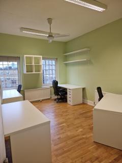 Office To Let In South Bank Se1 - 850 Pcm All In