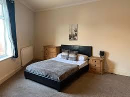 Stunning doble bed in Canning Town 3 Image