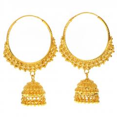 Look Stylish And Exquisite Wearing Gold Hoop Ear