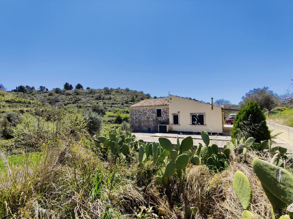 Multiple properties in Sicily on 30,000 sq m olive,carob,almond grove 5 Image