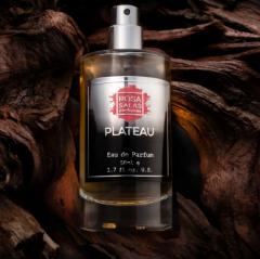 044-Plateau, Rosa Salas Oud Collection