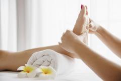 Experience The Best Reflexology Massage Service 