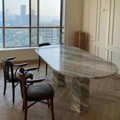 Elegantly Crafted Marble Dining Table With Polis