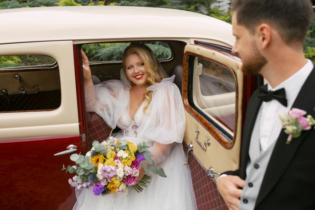 Elegant Wedding Car Hire in Leeds 2 Image