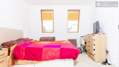 Double Bedroom (Room 6) - Calm 6-Bedroom House in Residential Fulham