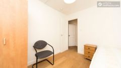 Double Bedroom (Room 1) - Large House near Busy Ladbroke Grove with Garden