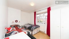 Rooms available - Large 6-Bedroom House in Calm West Ham