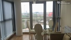 Double Bedroom (Room B) - Comfortable 3-bedroom apartment in lively Poplar
