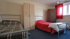 Single Bedroom (Room E) - 5-Bedroom apartment in green Queen's Park