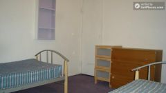 Single Bedroom (Room B) - 4-Bedroom apartment in pleasant Queen's Park