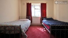 Rooms available - 4-Bedroom apartment in pleasant Queen's Park