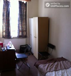 Single Bedroom (Room A) - 6-bedroom apartment in calm West Kilburn