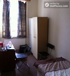 Twin Bedroom (Room B) - 6-bedroom apartment in calm West Kilburn