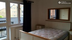 Rooms available - Bright 3-Bedroom apartment near Canary Wharf