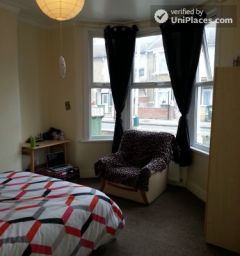 Single Bedroom (Room A) - Spacious 5-bedroom house with a garden, near Woodgrange Park