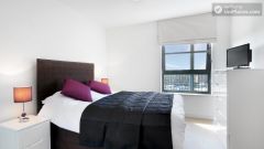 Rooms available - Superb 3-bedroom apartment in modern Limehouse