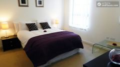 Rooms available - Modern 3-bedroom apartment in new building in Limehouse