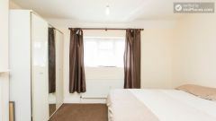 Double Bedroom (Room 2) - 5-Bedroom house with garden near White City