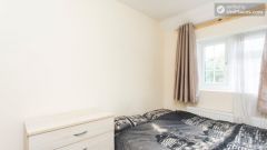Double Bedroom (Room 3) - 5-Bedroom house with garden near White City