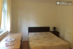 Double Bedroom (Room D) - Cool 4-bedroom apartment in green Millwall