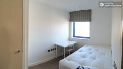Rooms available - Elegant 3-bedroom apartment next to the Royal Docks