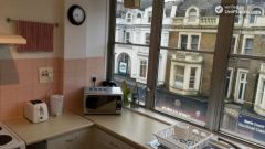 Twin Bedroom (Room 4) - 4-Bedroom apartment in Earl's Court