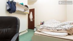 Double Bedroom (Room 5) - Attractive 5-bedroom student house in Headingley, Leeds