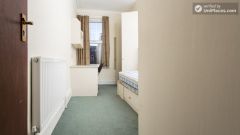 Double Bedroom (Room 1) - Charming 6-bedroom house in Headingley, Leeds