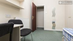 Double Bedroom (Room 5) - Charming 6-bedroom house in Headingley, Leeds