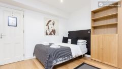 Sublime studio-apartment in well-connected S  Pancras
