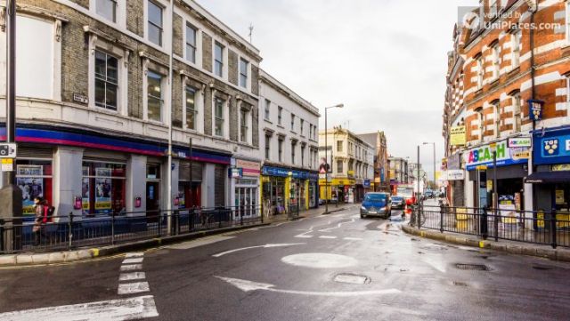 Double Bedroom (Room 1) - Bright 5-bedroom house in busy West Brompton 8 Double Bedroom (Room 1) - Bright 5-bedroom house in busy West Brompton 8 Image