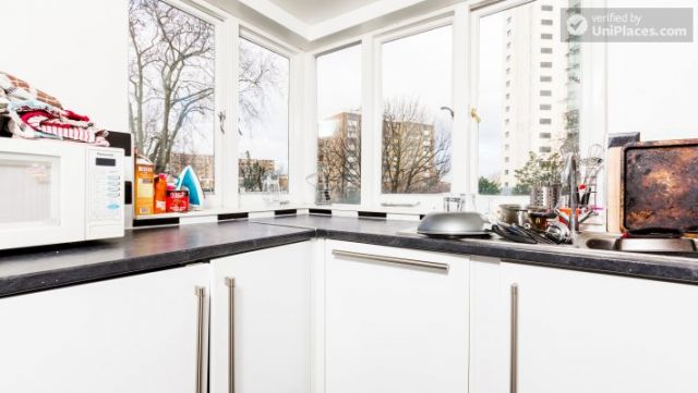 Double Bedroom (Room 1) - Bright 5-bedroom house in busy West Brompton 5 Double Bedroom (Room 1) - Bright 5-bedroom house in busy West Brompton 5 Image