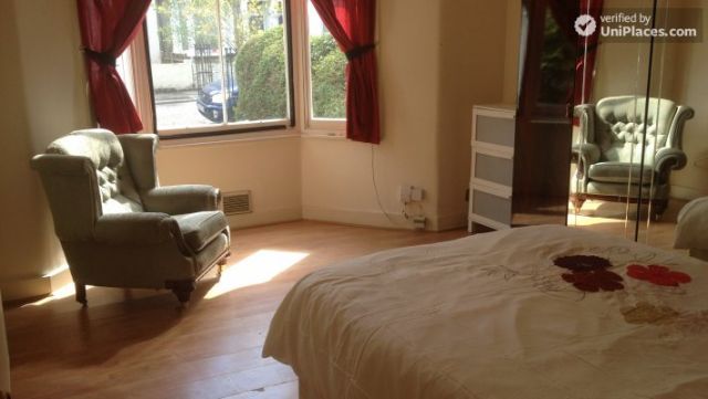 Double Bedroom (Room 1) - Calm house near vibrant Stoke Newington 3 Image