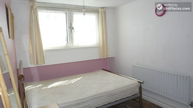 Single Bedroom (Room C) - Simple 4-bedroom apartment in quiet Bethnal Green 4 Image