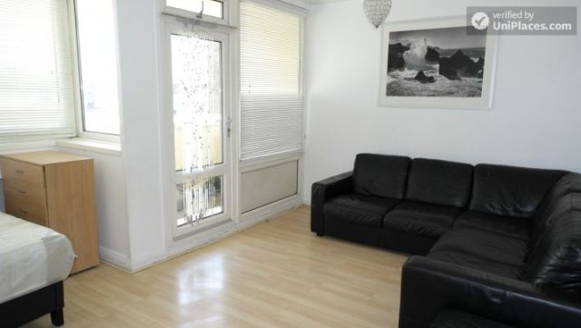Rooms available - Simple 4-bedroom apartment in quiet Bethnal Green 7 Image