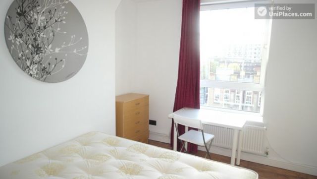 Single Bedroom (Room D) - Pleasant 4-bedroom apartment in residential Poplar 12 Image
