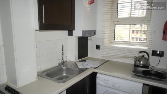 Rooms available - Pleasant 4-bedroom apartment in residential Poplar 11 Image