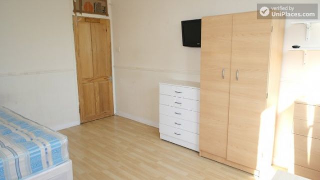 Single Bedroom (Room A) - 4-Bedroom apartment in vibrant Bethnal Green 3 Image
