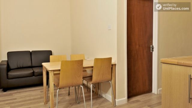 Rooms available - 2-Bedroom apartment in relaxing Newington Green 11 Image