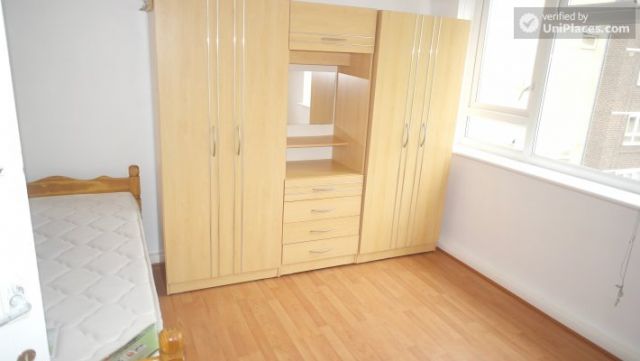 Rooms available - Bright 6-bedroom apartment near busy Bow Road 10 Image