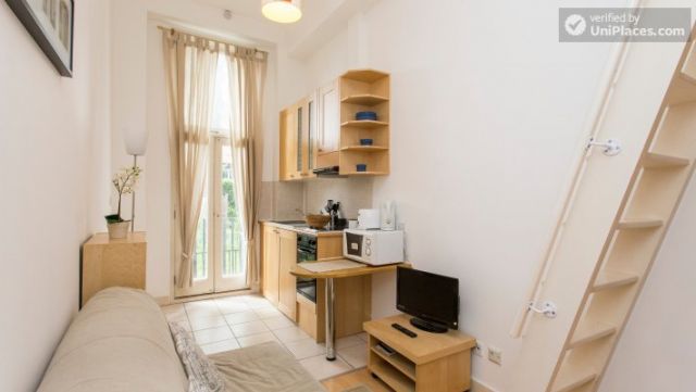 Comfortable studio in residential Earl's Court 7 Image