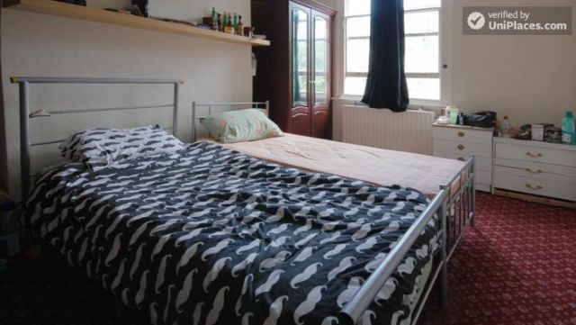 Single Bedroom (Room D) - 6-bedroom apartment in calm West Kilburn 8 Image