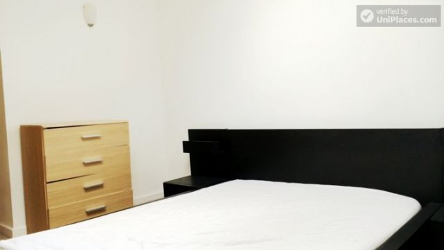 Double Bedroom (Room A) - Bright 3-Bedroom apartment in the Royal Docks 6 Image