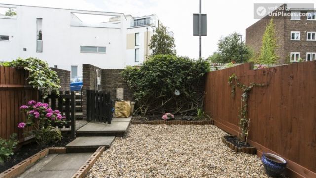 Double Bedroom (Room 3) - Charming 3-bedroom house in Tufnell Park, Holloway 6 Image