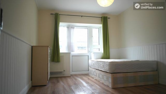Single Bedroom (Room B) - Bright 5-bedroom apartment in redeveloped Shadwell 4 Image